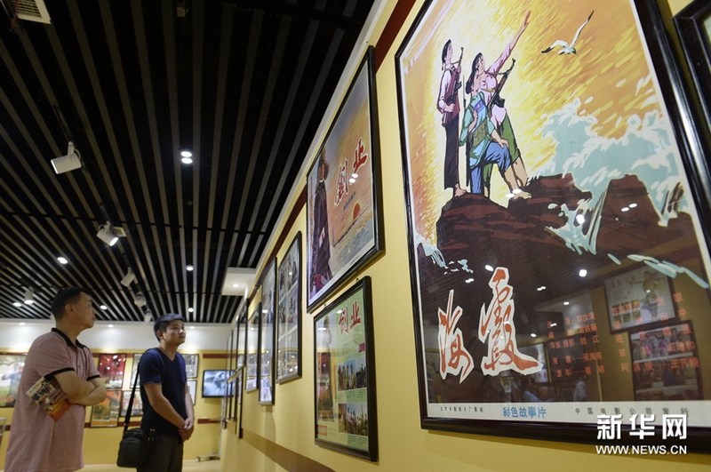 宁夏举办纪念建党95周年暨长征胜利80周年电影海报展