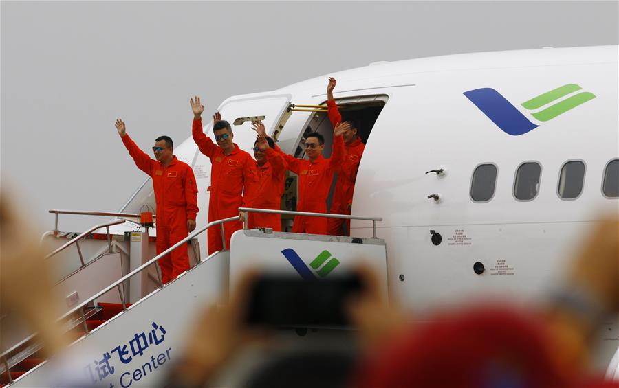 中国首款国际主流水准的干线客机c919首飞成功