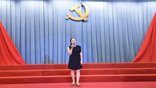 独唱:《站在草原望北京》