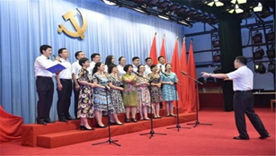 小合唱:《走进新时代》