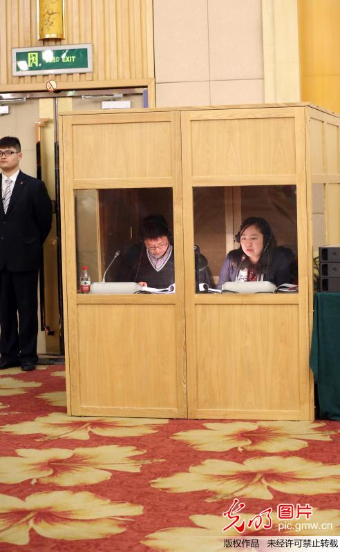 两会梅地亚记者会 新增同声翻译