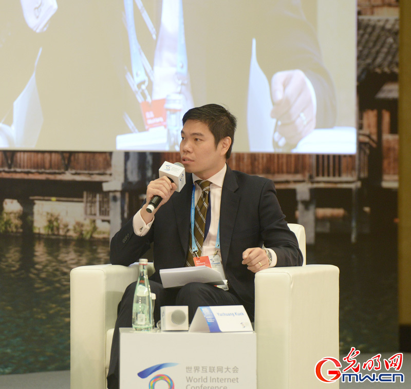 搭档主持郭又铨发言