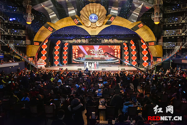 17日下午，绿之韵&middot;2016第二届湖南省网络春节联欢晚会暨红网第三届网友春节联欢晚会在长沙琴岛演艺中心上演。