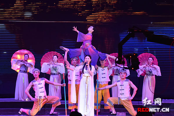 舞台音乐情景剧《迷人的相思》。