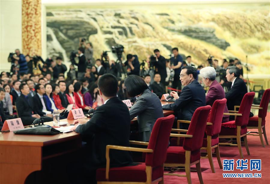 （两会&middot;总理记者见面&middot;XHDW）（4）李克强总理与中外记者见面 