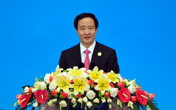 宁夏回族自治区党委书记,人大常委会主任李建华宣读贺信并致欢迎辞