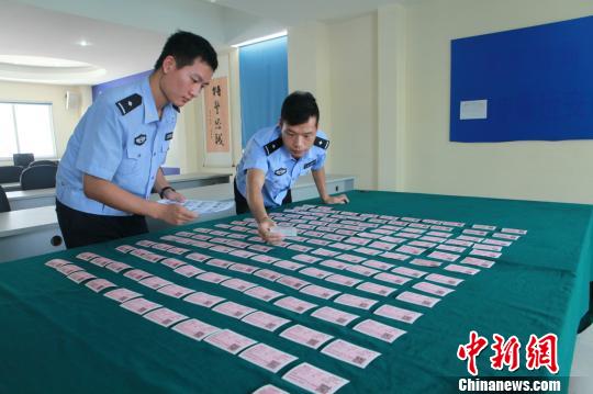 男子利用网络非法囤积4万余元火车票被查