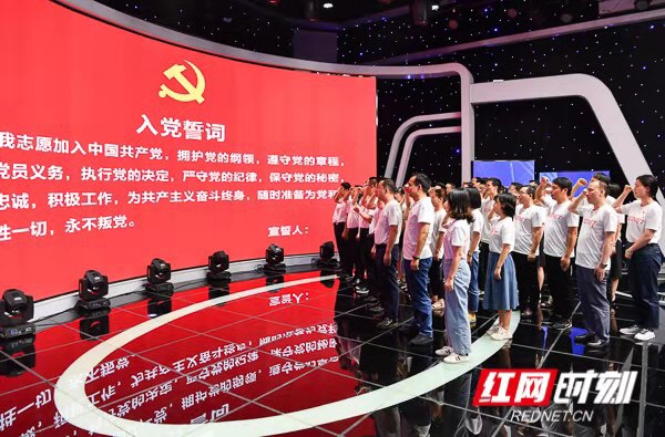 全体共产党员和入党积极分子约300人前往浏阳李白故居,秋收起义纪念馆