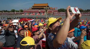 阅兵活动引发网民强烈反响
