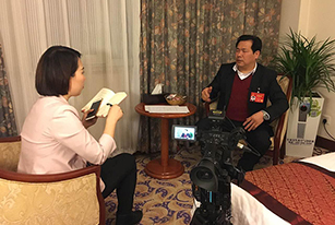 新华网徐曼曼：享受考验 让两会报道更&ldquo;燃&rdquo;