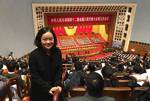 新华网向思敏：两会报道新兵的三重体验