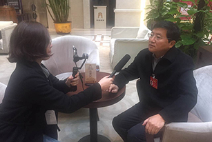 中国新闻网李雨昕：当直播遇到两会