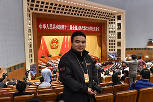人民网苏楠：十里春风不如你