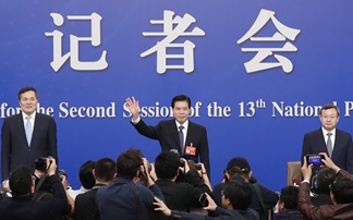 商务部部长钟山等答记者问